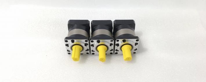 EAMON/伊明牌ZR-60-60S-2-3-5-9-12-15-21-30-V1-V2-T1-T2如何有(yǒu)效地提(tí)高(gāo)行(xíng)星式减速机在鑛(kuàng)山作业中的安(ān)全性，从而保障(zhàng)人員(yuán)和设备的安(ān)全？