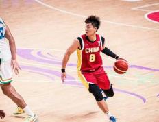 赵继伟解说亚洲盃(bēi)比赛 赞赵睿在场表现