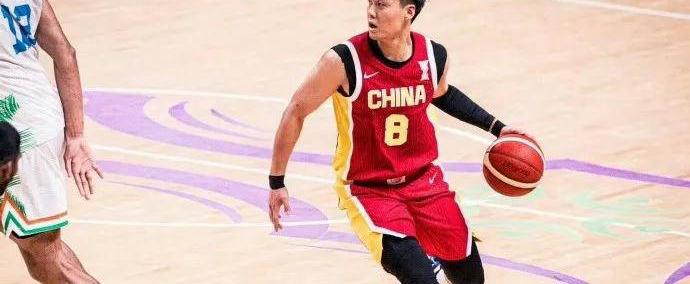 赵继伟解说亚洲盃(bēi)比赛 赞赵睿在场表现