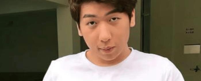 炫神因骂theshy被处罚，如今认怂，公(gōng)開(kāi)道歉希望拿回二(èr)路解说权