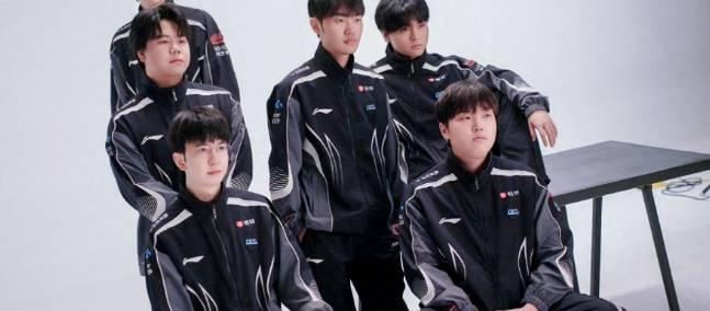 【一競(jìng)技1JingJi】LOL：LPL首支至臻全華(huá)班诞生 AL新教練(liàn)打(dǎ)脸Tabe