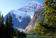 S15赛事解说Rita新中式造型(xíng)出(chū)圈 网友直呼(hū)塔(tǎ)子(zi)姐(jiě)好美