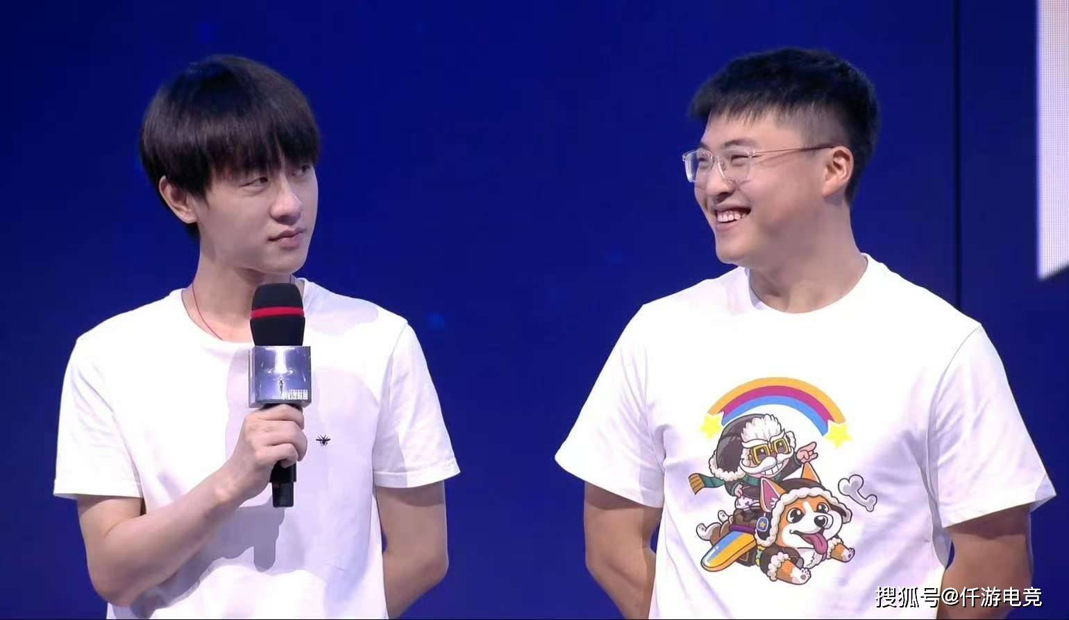 有人问“Faker你最(zuì)想跟哪位退役选手打比赛”，李哥：UZI