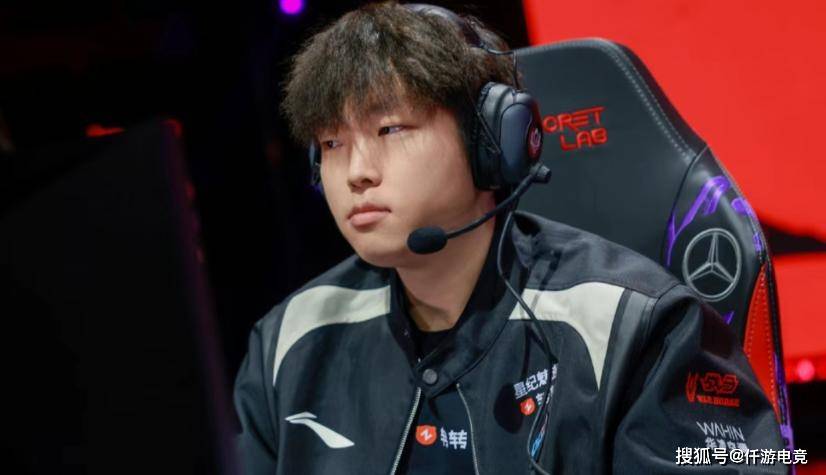 有人问“Faker你最(zuì)想跟哪位退役选手打比赛”，李哥：UZI