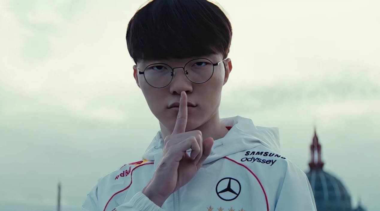 Faker绝境爆(bào)发，T1开启愤怒形態(tài)！CFO逆转打团灭，比赛拖入决胜局