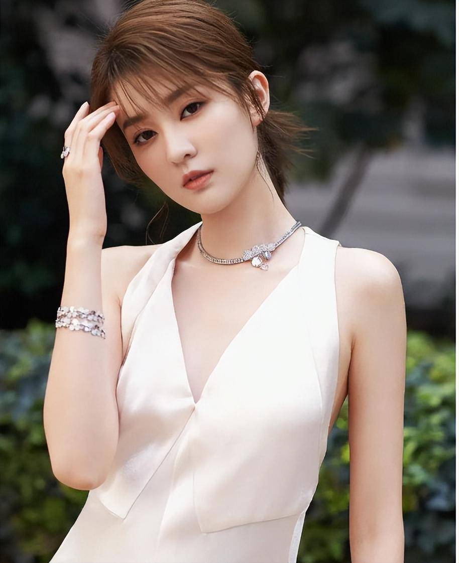 天(tiān)呐！喬(qiáo)欣这波(bō)操作太秀了，500亿豪门？秘密結(jié)婚(hūn)？这是要(yào)上(shàng)天(tiān)！