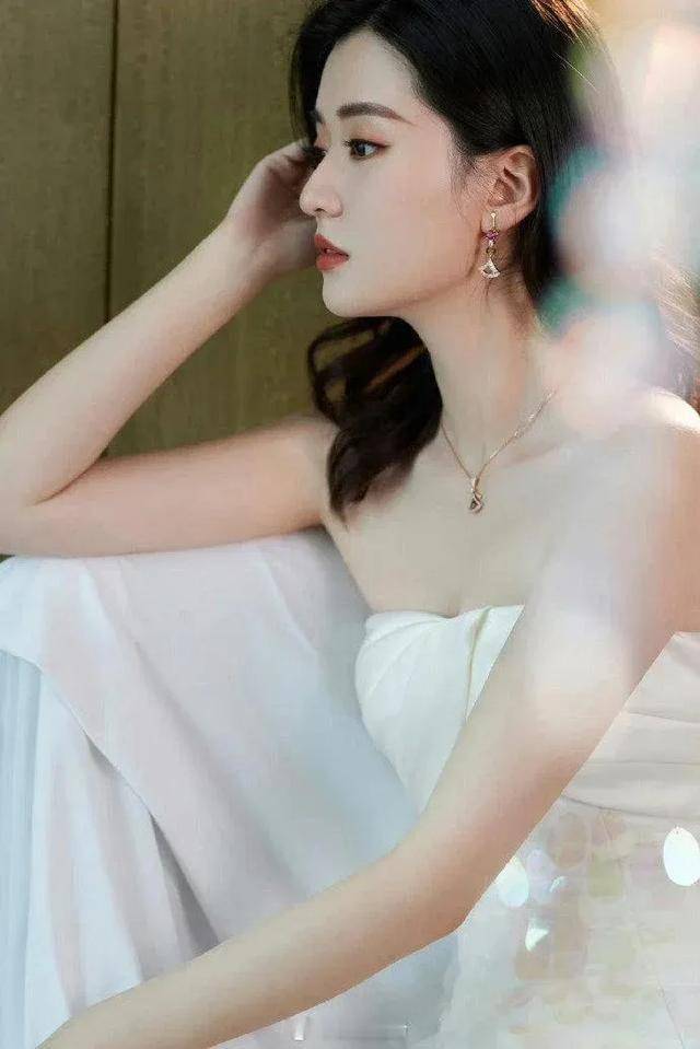 天(tiān)呐！喬(qiáo)欣这波(bō)操作太秀了，500亿豪门？秘密結(jié)婚(hūn)？这是要(yào)上(shàng)天(tiān)！