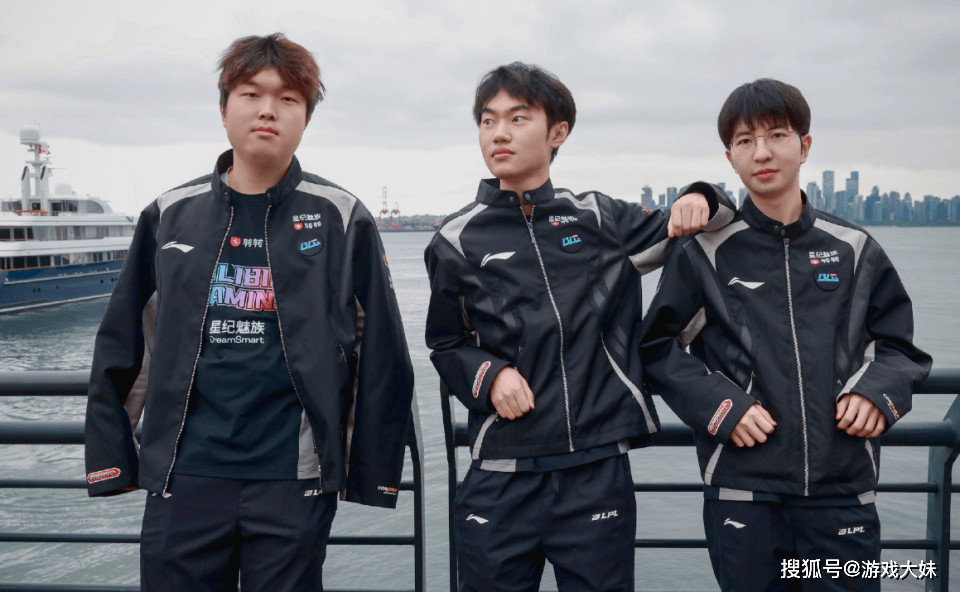 Bin接受采访，对上單(dān)英雄(xióng)按(àn)喜好(hǎo)进行排名，第一名是坦克英雄(xióng)