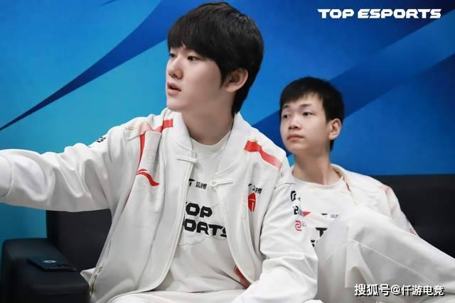 LOL：TheShy透(tòu)露(lù)退役时间，想(xiǎng)跟Rookie打到退役