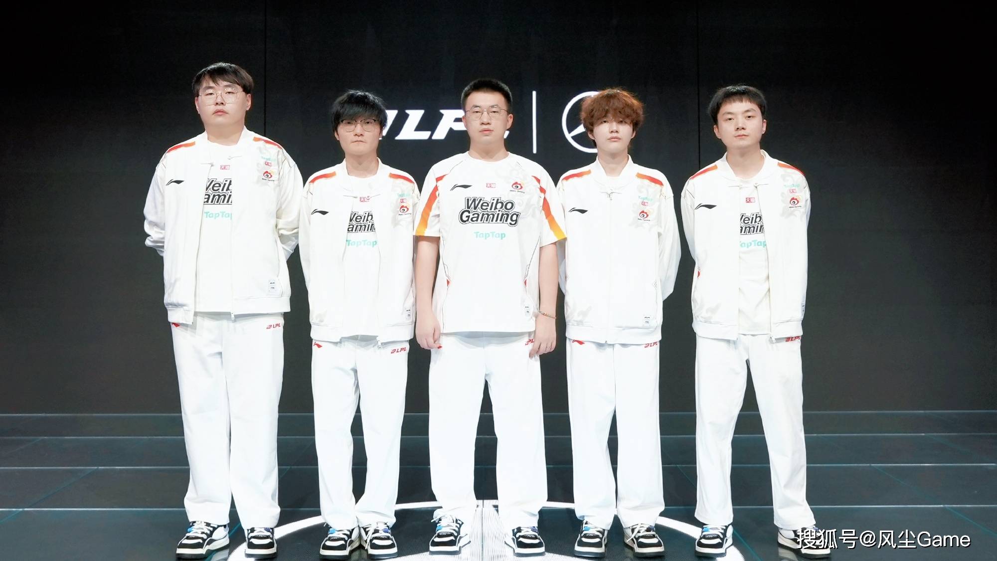 LPL全华班被(bèi)打成人机！Light刷新恥(chǐ)辱(rǔ)紀(jì)录，单场对位落(luò)後(hòu)8766