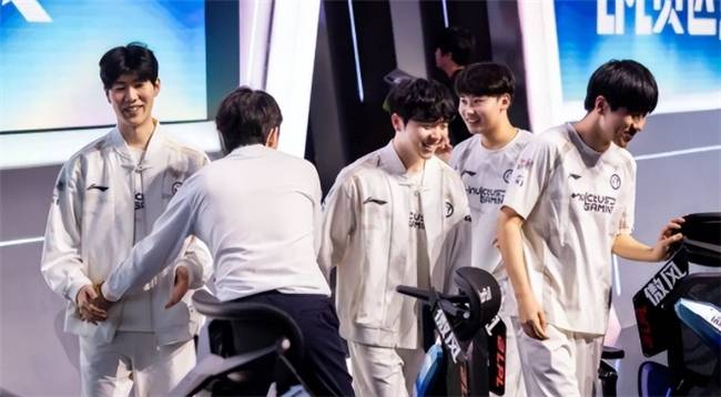 【一競(jìng)技(jì)1JingJi】LOL：LPL世界赛陪(péi)练陣(zhèn)容曝光！