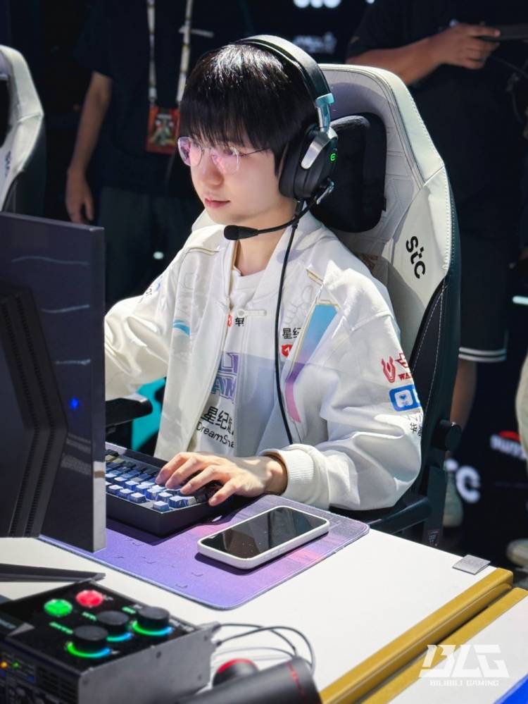 【7.16】电竞遊(yóu)戏前(qián)沿资讯：LOL美测服更新、Xiaoxu离队、Lele、JiaQi恢复自由人、飞牡(mǔ)蠣(lì)战队喊话HLE