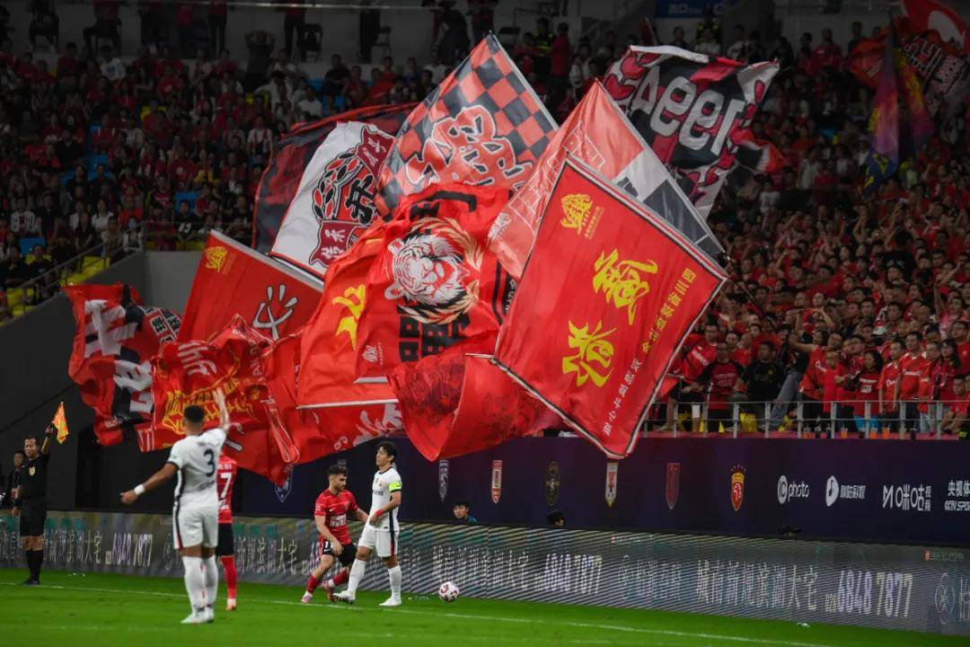 榜首大战，胜！成(chéng)都蓉城(chéng)登顶