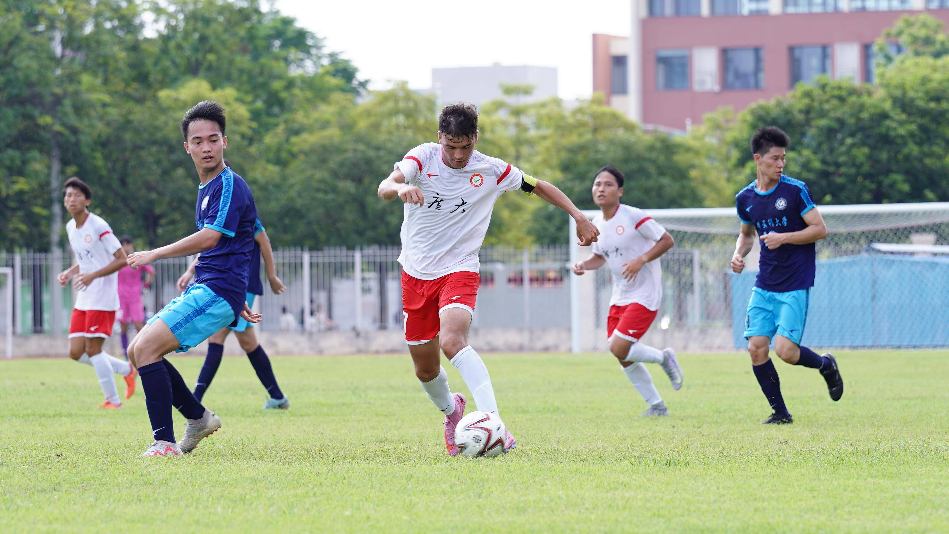 【投票】燃爆了！广州首届高校(xiào)足球联赛开波，9大高校(xiào)14支(zhī)隊(duì)伍你更看好(hǎo)谁？