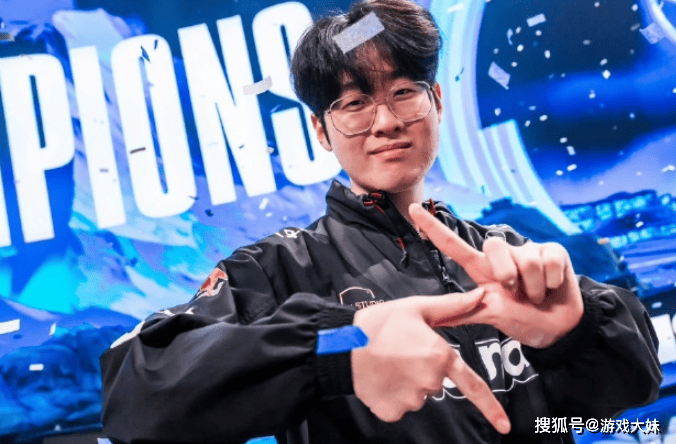 S14冠军皮(pí)肤开始宣(xuān)传，zeus却被区别对待(dài)，登錄(lù)页面被故意(yì)遮挡