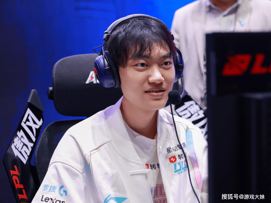 LOL官方點(diǎn)名knight，将他所有榮(róng)譽(yù)羅(luó)列出來(lái)，离大满贯还差一個(gè)S冠