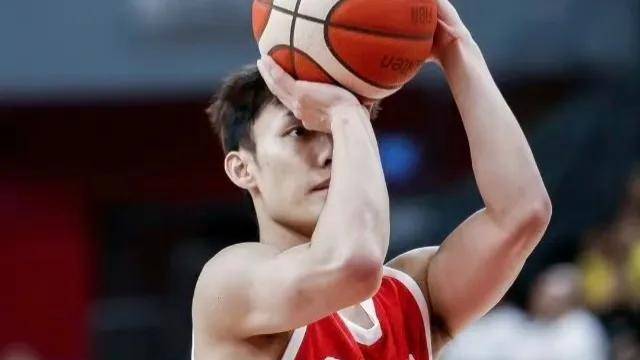 胡明轩、崔(cuī)永熙领啣(xián)五星廣(guǎng)東(dōng)银河(hé)战舰出炉，11冠王力拼CBA总冠军