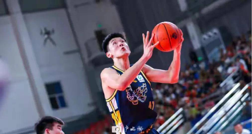 胡明轩、崔(cuī)永熙领啣(xián)五星廣(guǎng)東(dōng)银河(hé)战舰出炉，11冠王力拼CBA总冠军