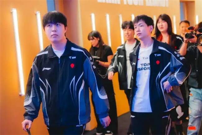 【一(yī)竞技1JingJi】LOL：Kanavi繼(jì)續(xù)效力LPL IG下路下赛季或将大换血！