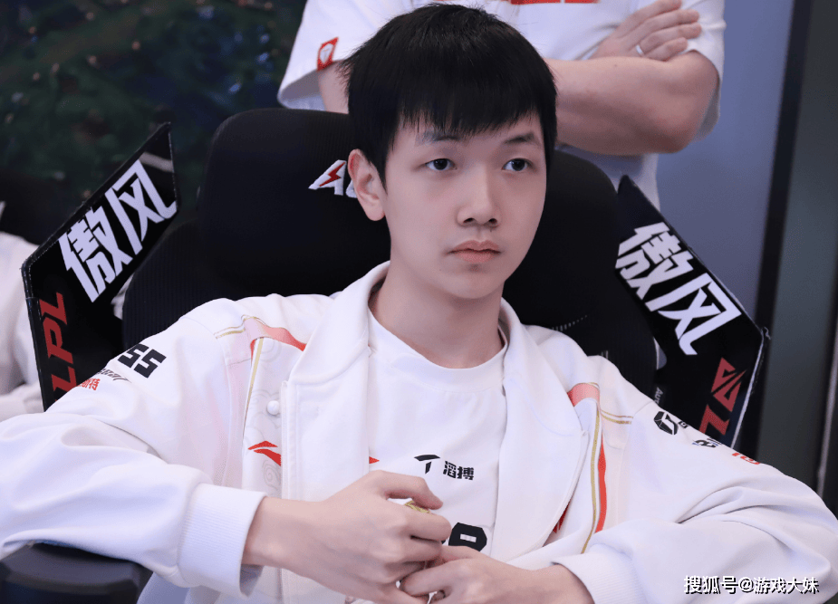 解說(shuō)米(mǐ)勒說(shuō)出LPL睏(kùn)境，中單(dān)選(xuǎn)手出现严重断档，新生代实力都很菜