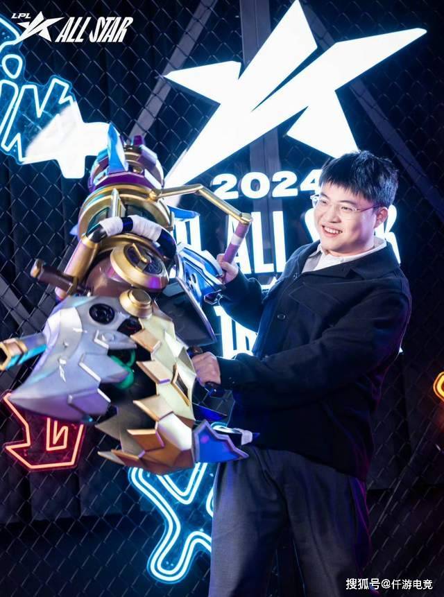 JackeyLove也因(yīn)伤病暂时休息！Rita被质疑(yí)不配(pèi)拿最佳(jiā)解说