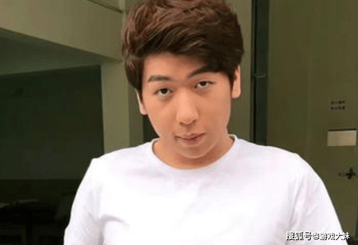 炫神因骂theshy被处罚，如今认怂，公(gōng)開(kāi)道歉希望拿回二(èr)路解说权