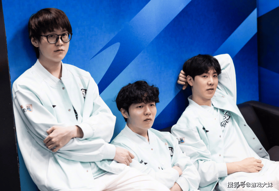 炫神因骂theshy被处罚，如今认怂，公(gōng)開(kāi)道歉希望拿回二(èr)路解说权