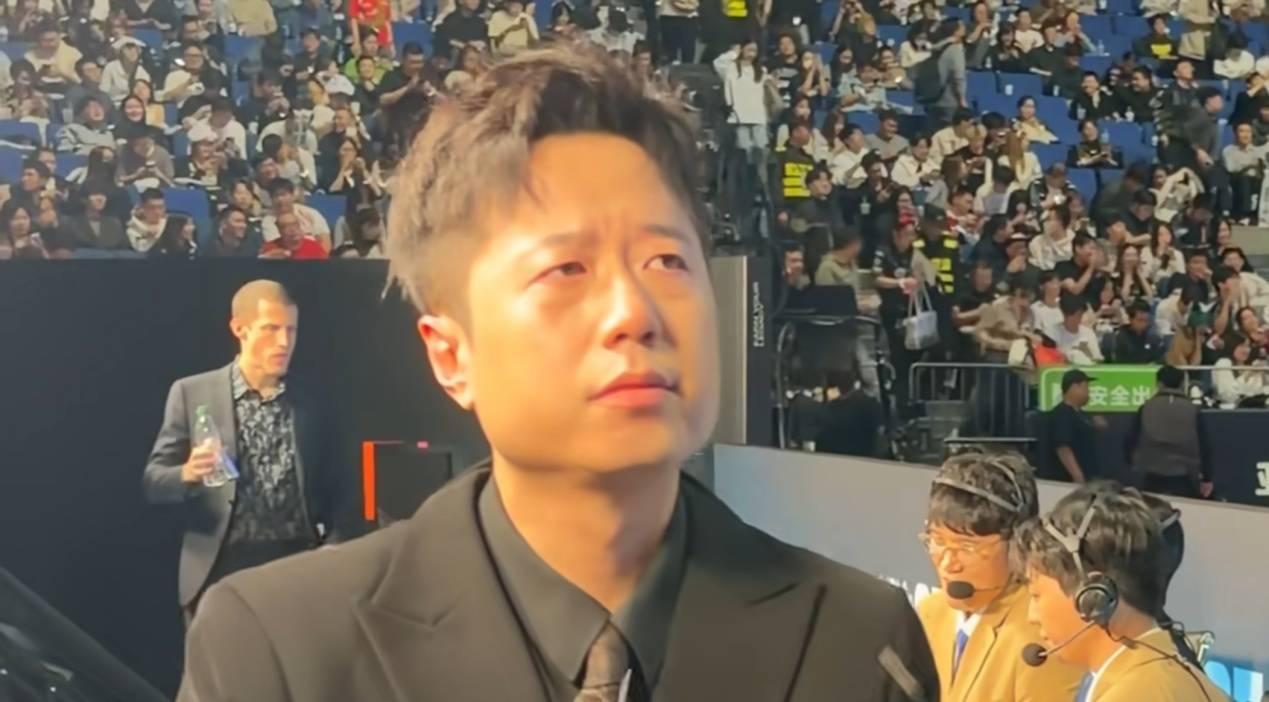 LPL上演绝望(wàng)一幕(mù)！解(jiě)说现場(chǎng)痛哭(kū)，二路哀(āi)声一片(piàn)，真正的末日来了