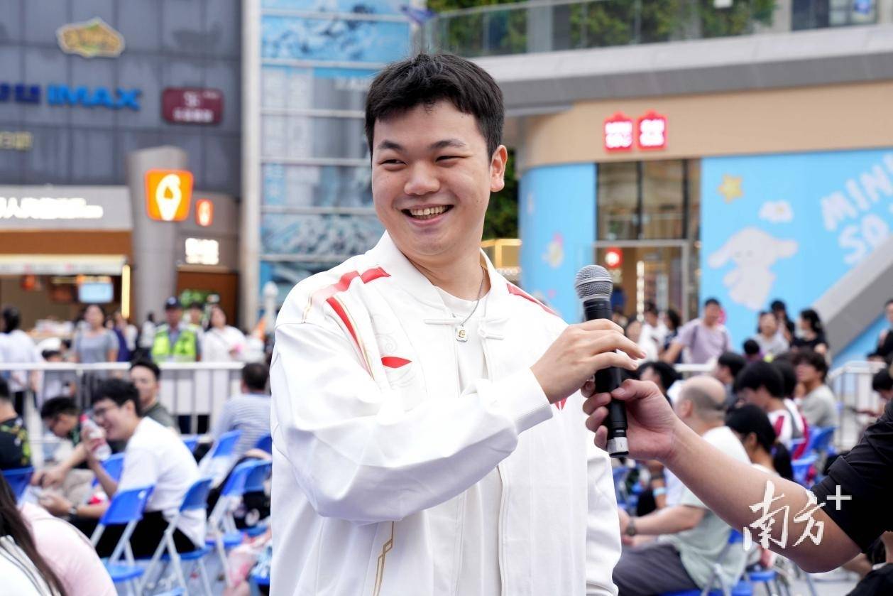 大湾区电竞迷(mí)再聚万江(jiāng)，LOL峡谷传奇观赛派对落幕