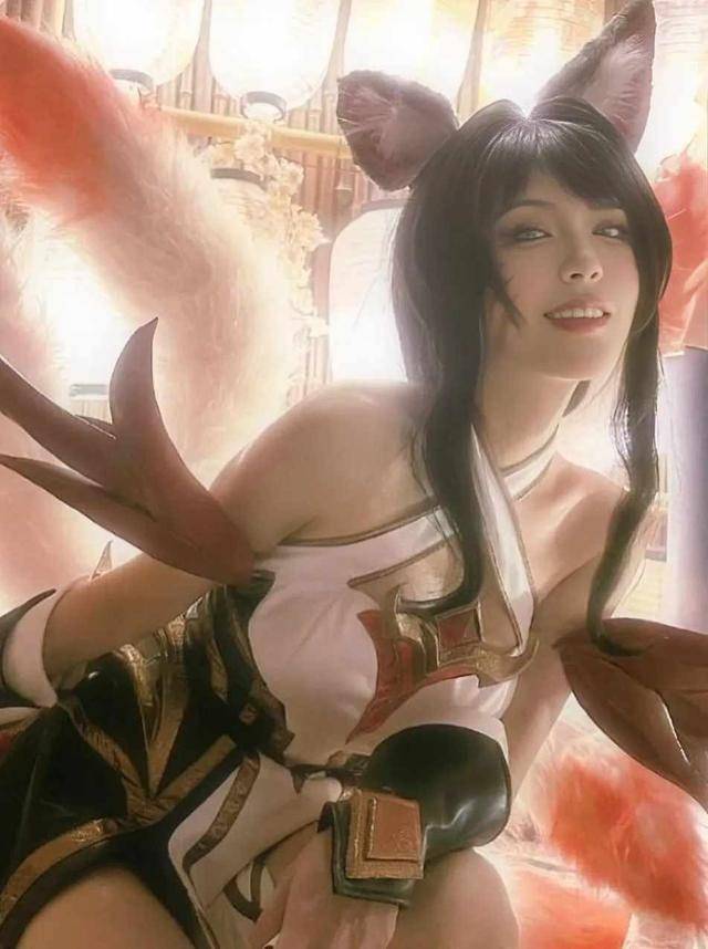 S15赛事解说Rita新中式造型(xíng)出(chū)圈 网友直呼(hū)塔(tǎ)子(zi)姐(jiě)好美