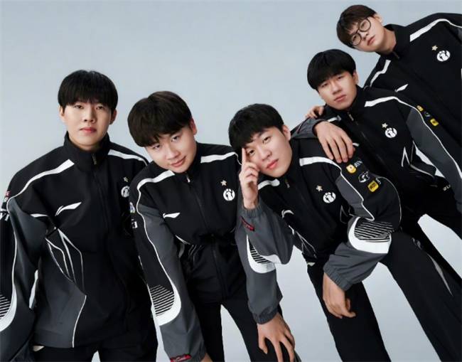 【一競(jìng)技1JingJi】LOL：LPL首支至臻全華(huá)班诞生 AL新教練(liàn)打(dǎ)脸Tabe