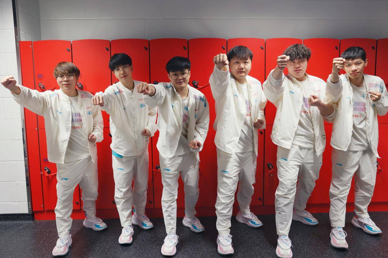 LOL主播(bō)集体遭遇瓶颈期！UZI感歎(tàn)直(zhí)播(bō)没人(rén)看(kàn)：要(yào)是卢本伟還(hái)在就好(hǎo)了(le)