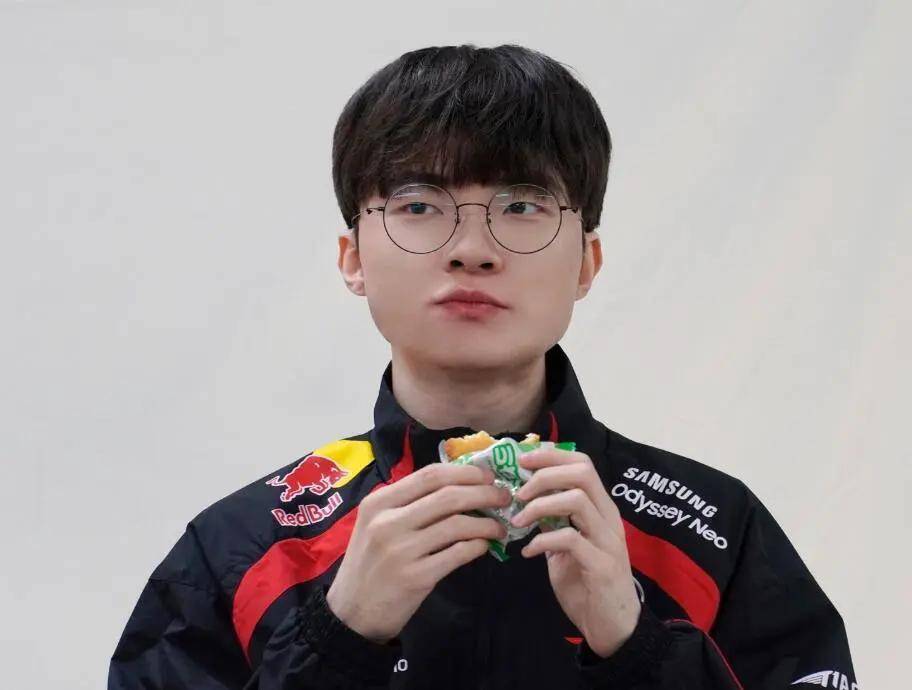 LOL主播(bō)集体遭遇瓶颈期！UZI感歎(tàn)直(zhí)播(bō)没人(rén)看(kàn)：要(yào)是卢本伟還(hái)在就好(hǎo)了(le)